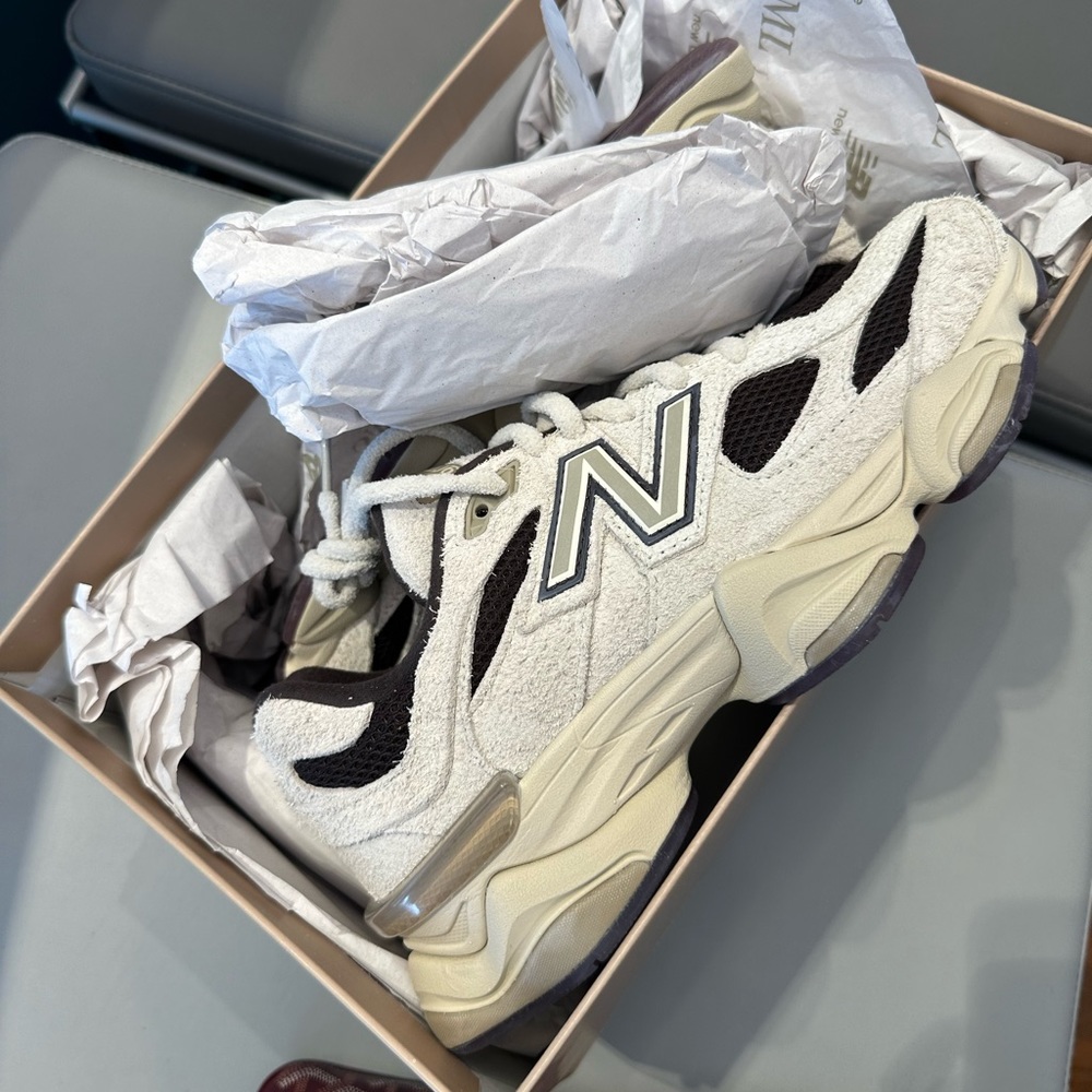 New Balance
x Sydney McLaughlin 9060 "Linen/Stoneware/Licorice new balance - Picture 3 of 3